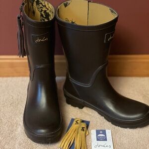 Joules rain boot; hardly worn; size US size 6